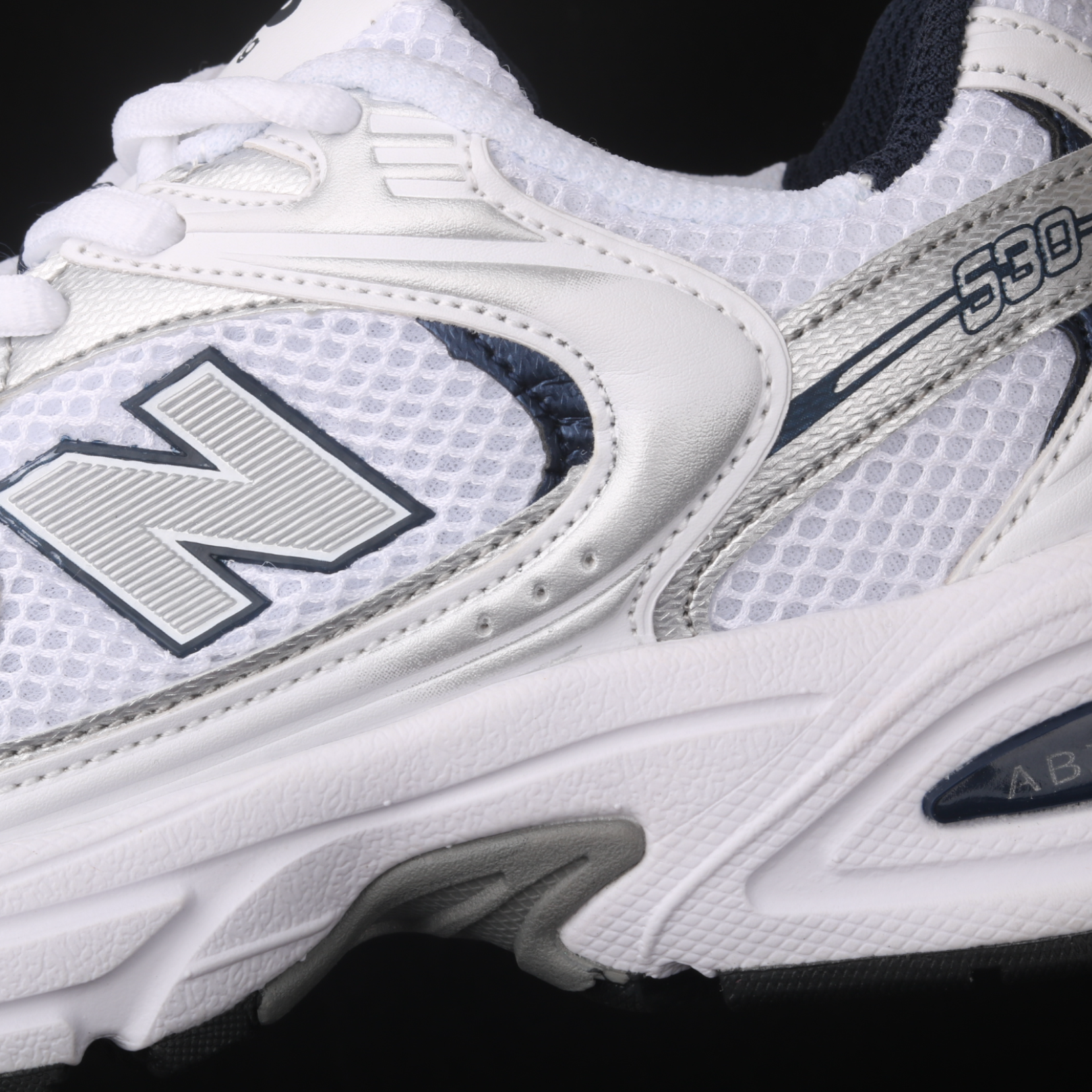 New Balance White/Dark Blue