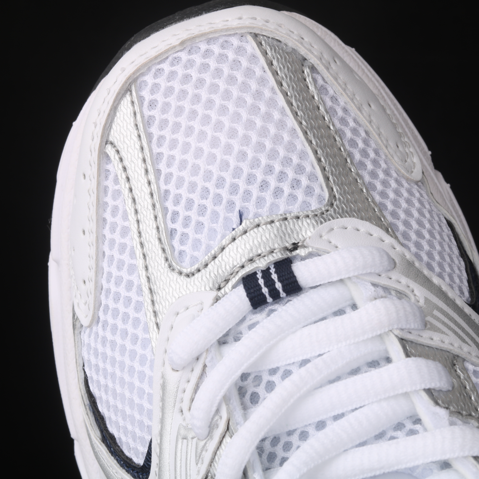 New Balance White/Dark Blue